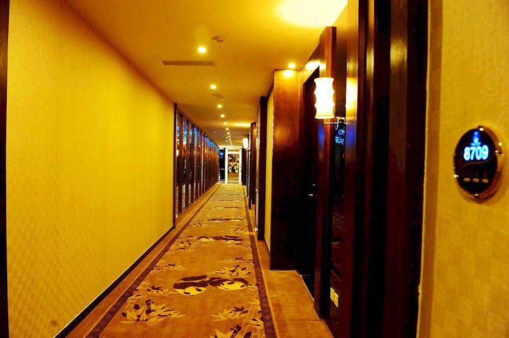 Chengdu Panda Prince Culture Hotel Экстерьер фото