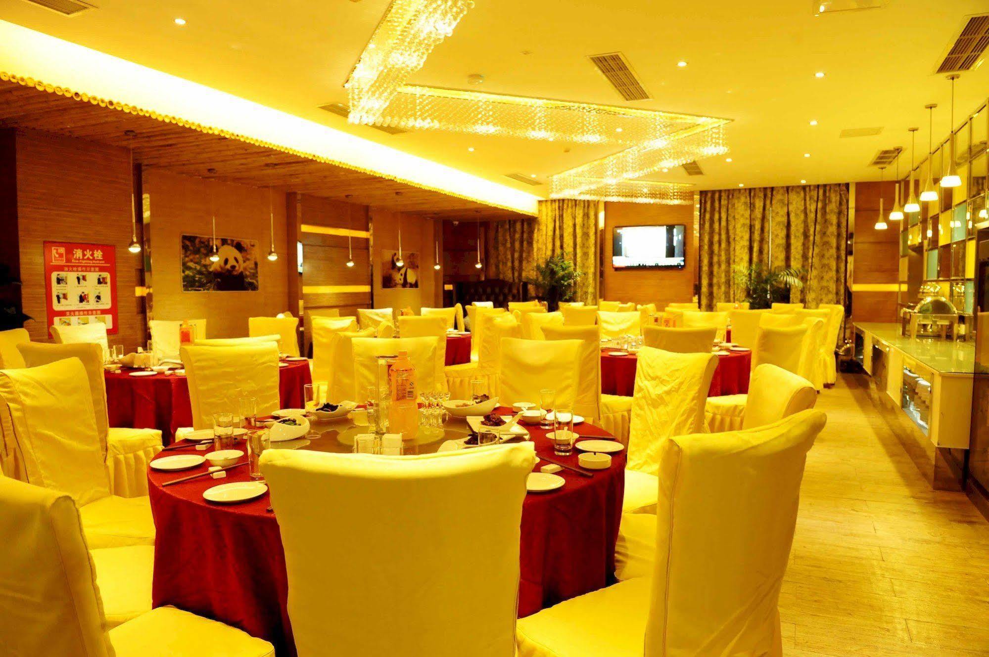 Chengdu Panda Prince Culture Hotel Экстерьер фото