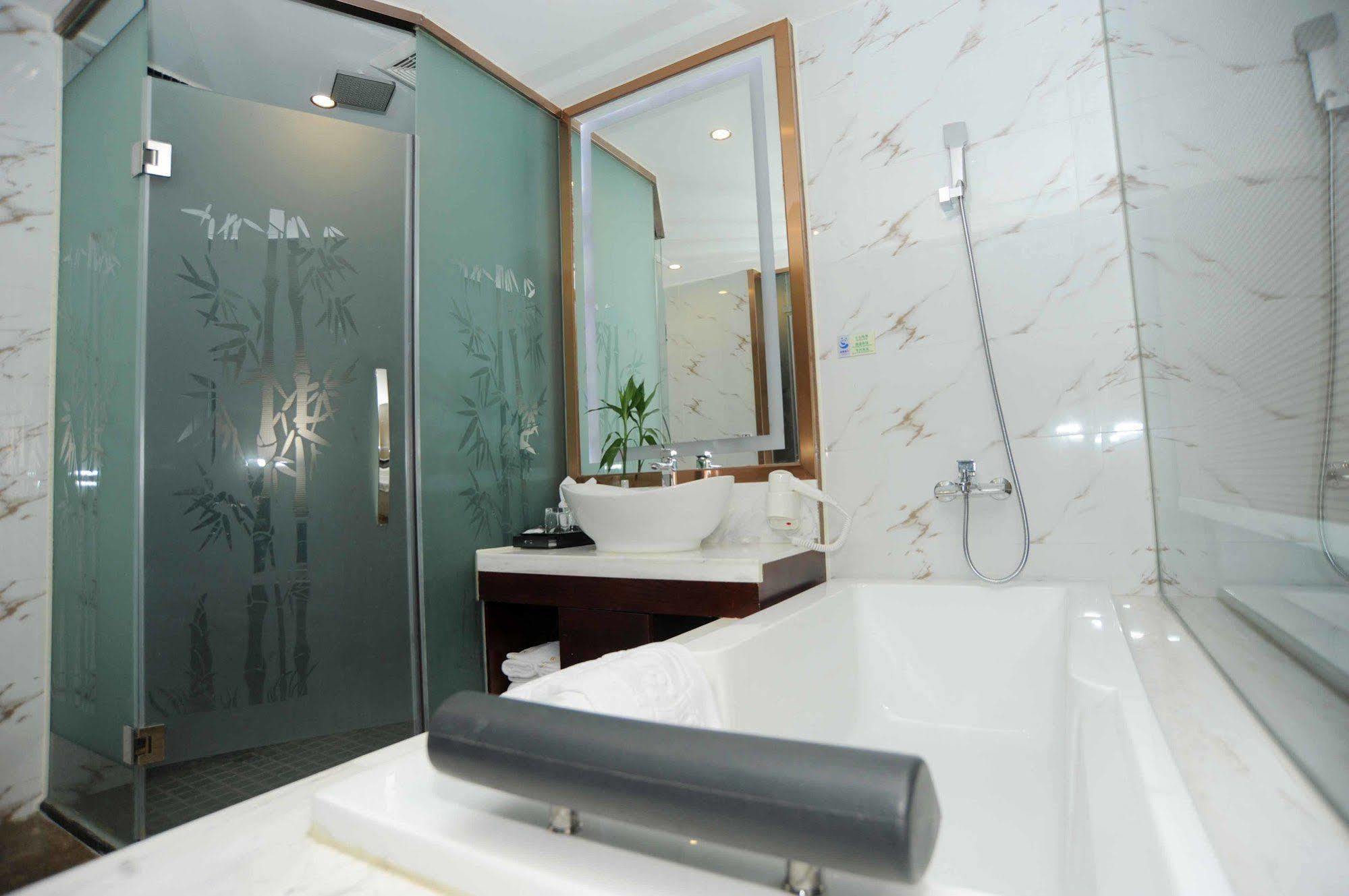 Chengdu Panda Prince Culture Hotel Экстерьер фото