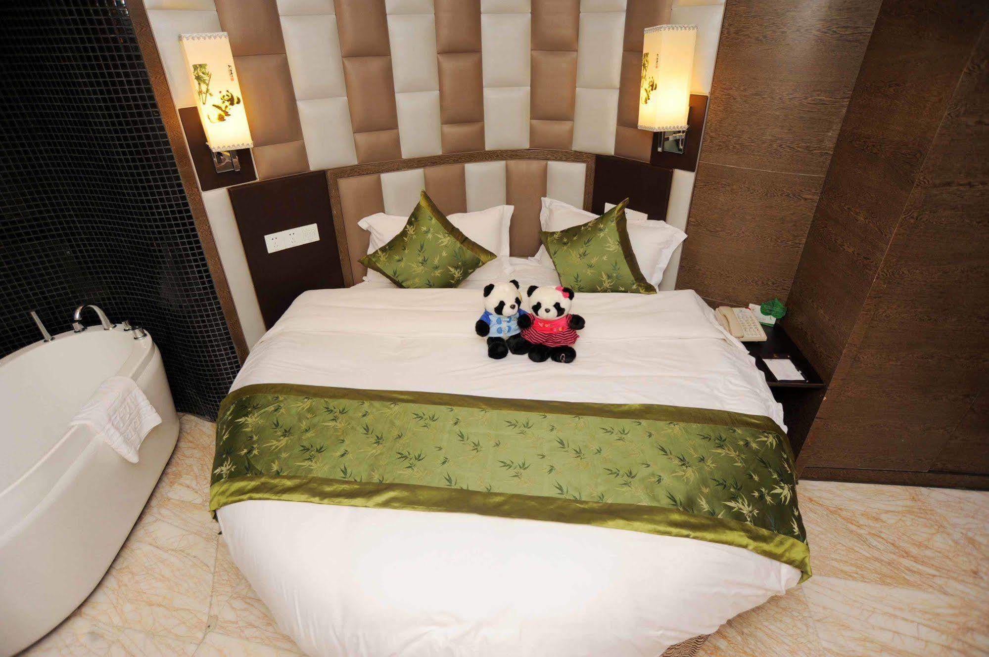 Chengdu Panda Prince Culture Hotel Экстерьер фото