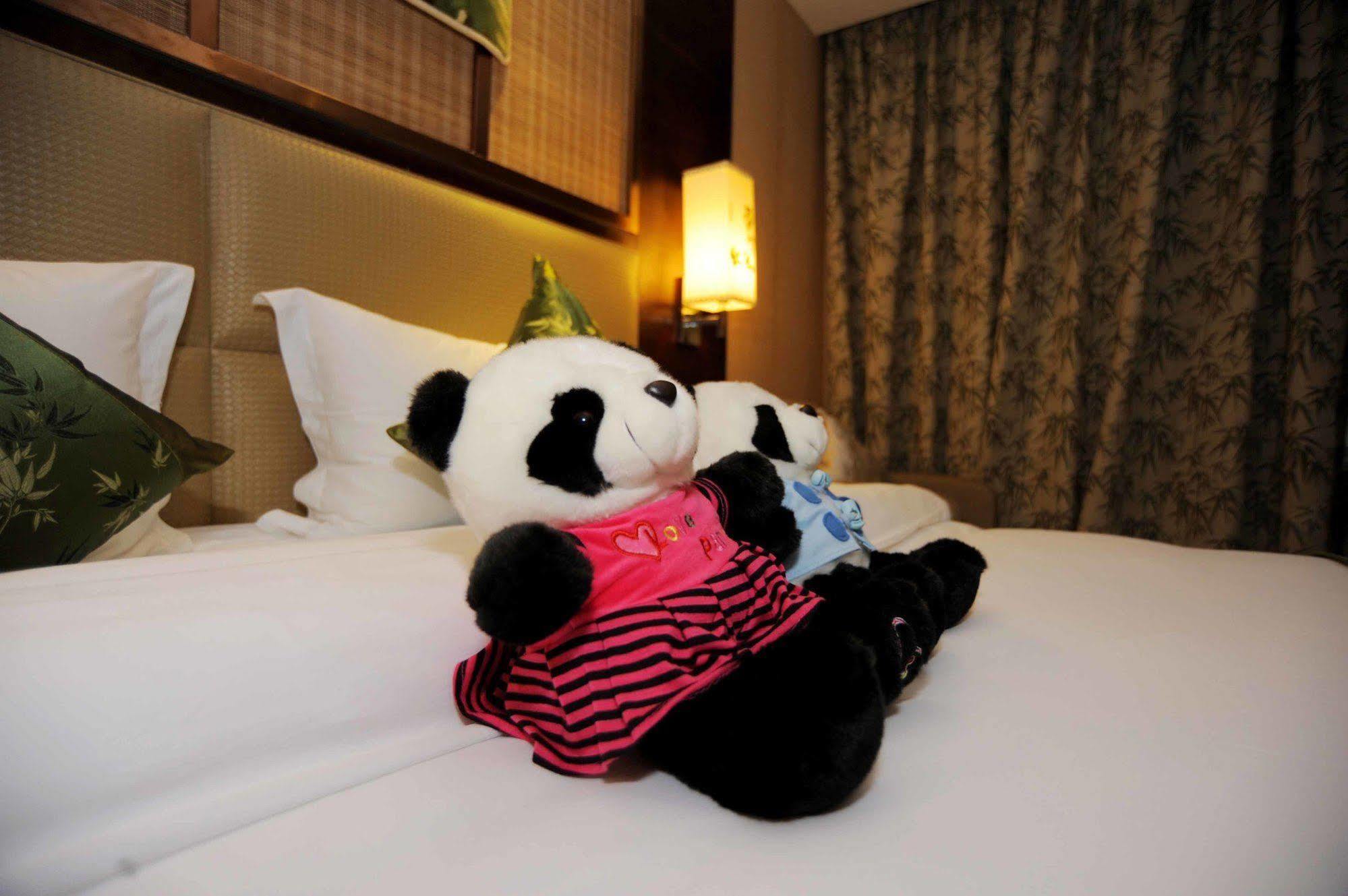 Chengdu Panda Prince Culture Hotel Экстерьер фото