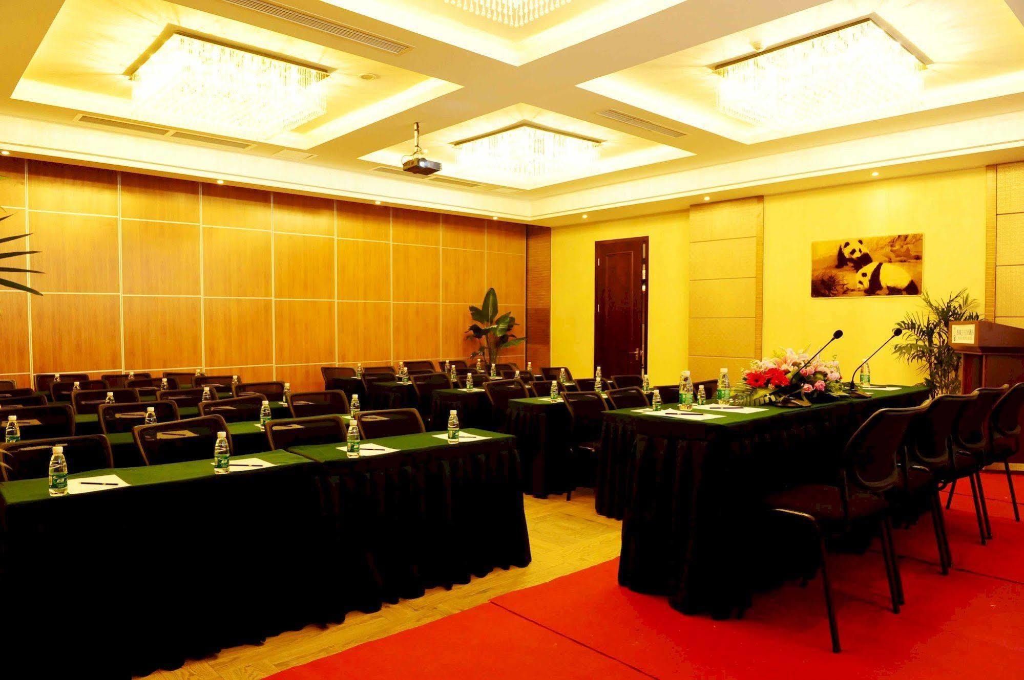 Chengdu Panda Prince Culture Hotel Экстерьер фото