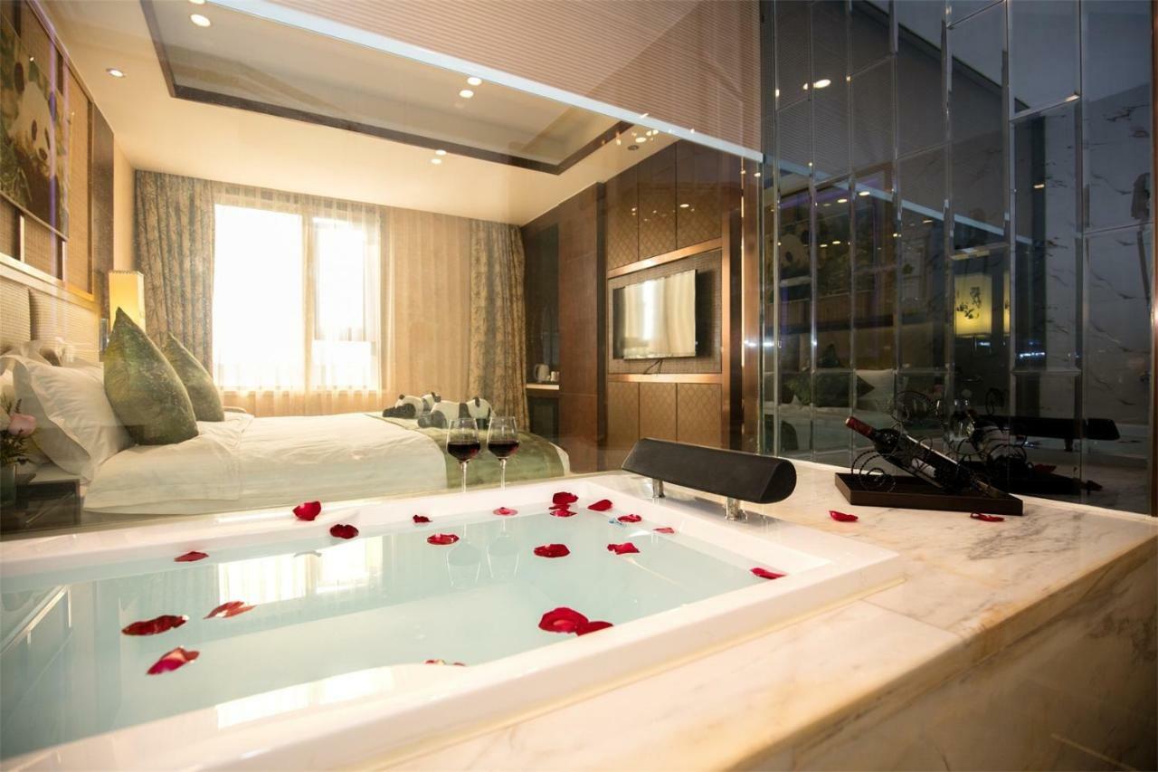 Chengdu Panda Prince Culture Hotel Экстерьер фото