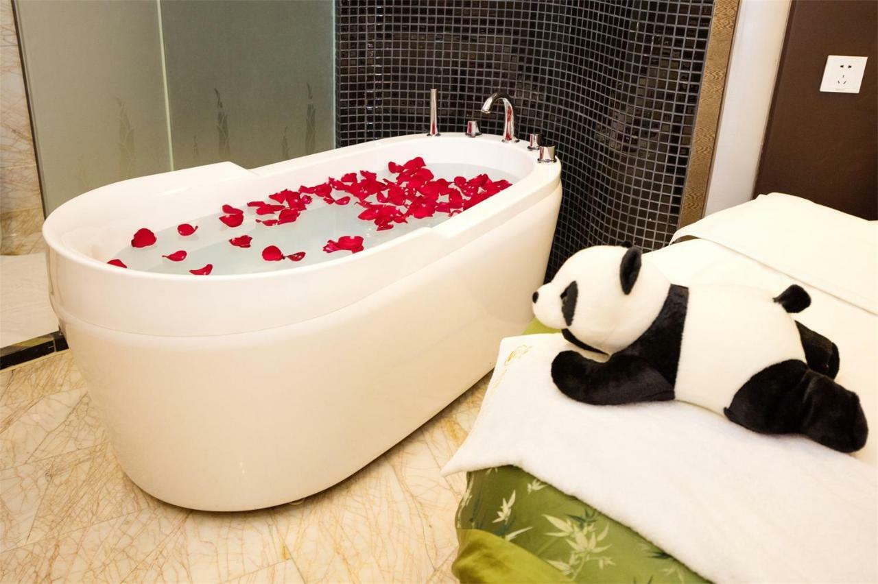 Chengdu Panda Prince Culture Hotel Экстерьер фото
